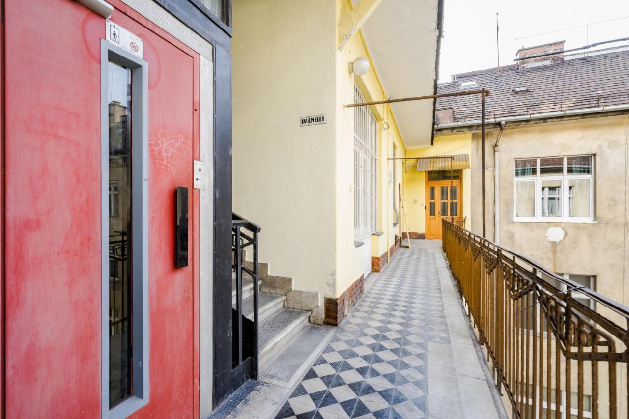Bpr Blooming Design Home With A/C Budapest Kültér fotó